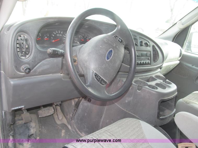 image for item B5456 2004 Ford E350 XLT van