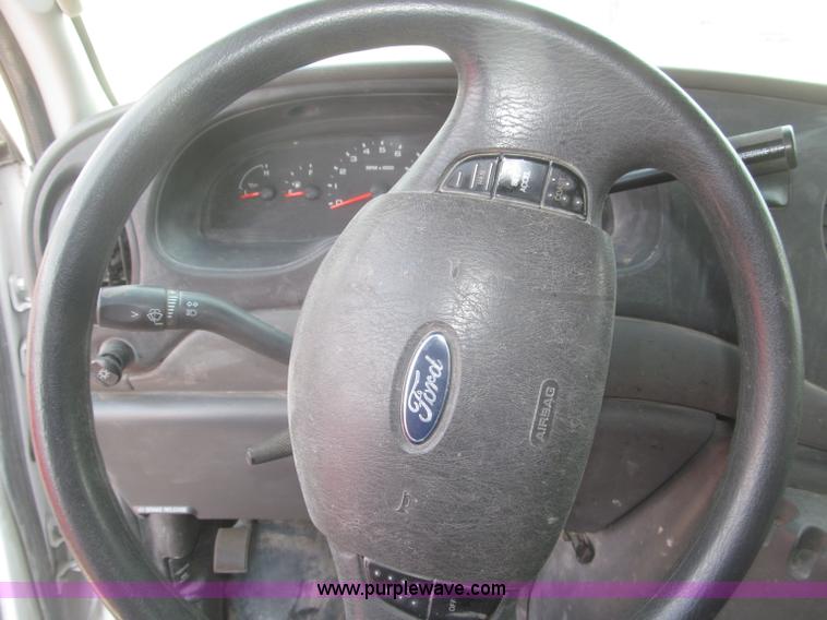image for item B5456 2004 Ford E350 XLT van