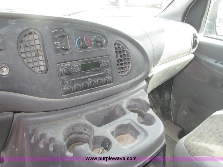 image for item B5456 2004 Ford E350 XLT van