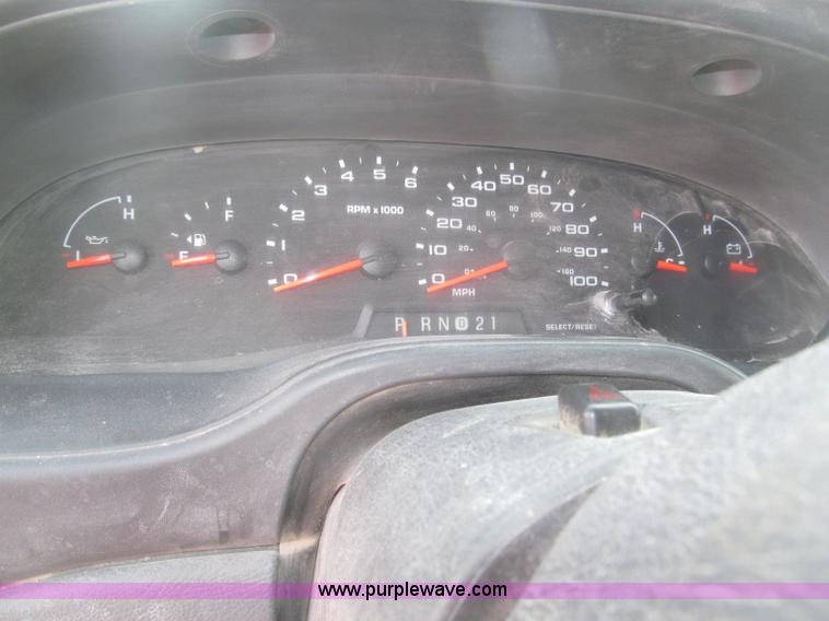 image for item B5456 2004 Ford E350 XLT van