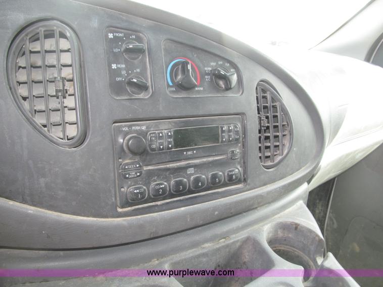 image for item B5456 2004 Ford E350 XLT van