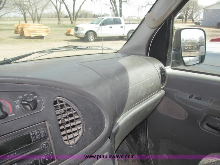 image for item B5456 2004 Ford E350 XLT van