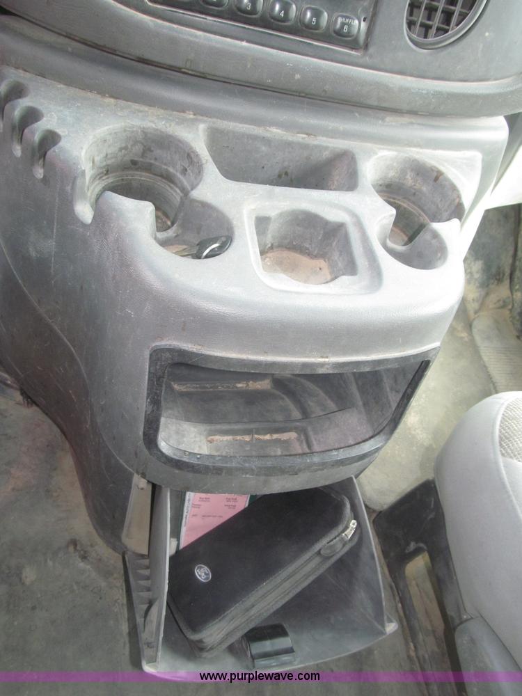 image for item B5456 2004 Ford E350 XLT van