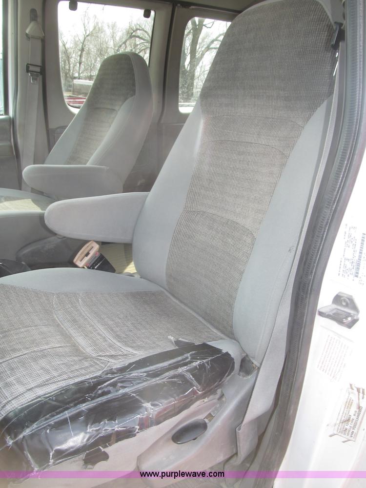 image for item B5456 2004 Ford E350 XLT van