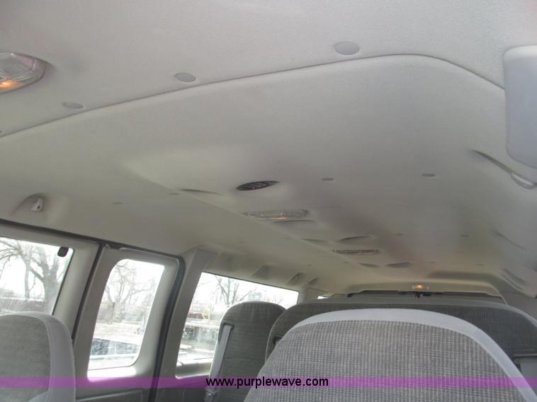 image for item B5456 2004 Ford E350 XLT van