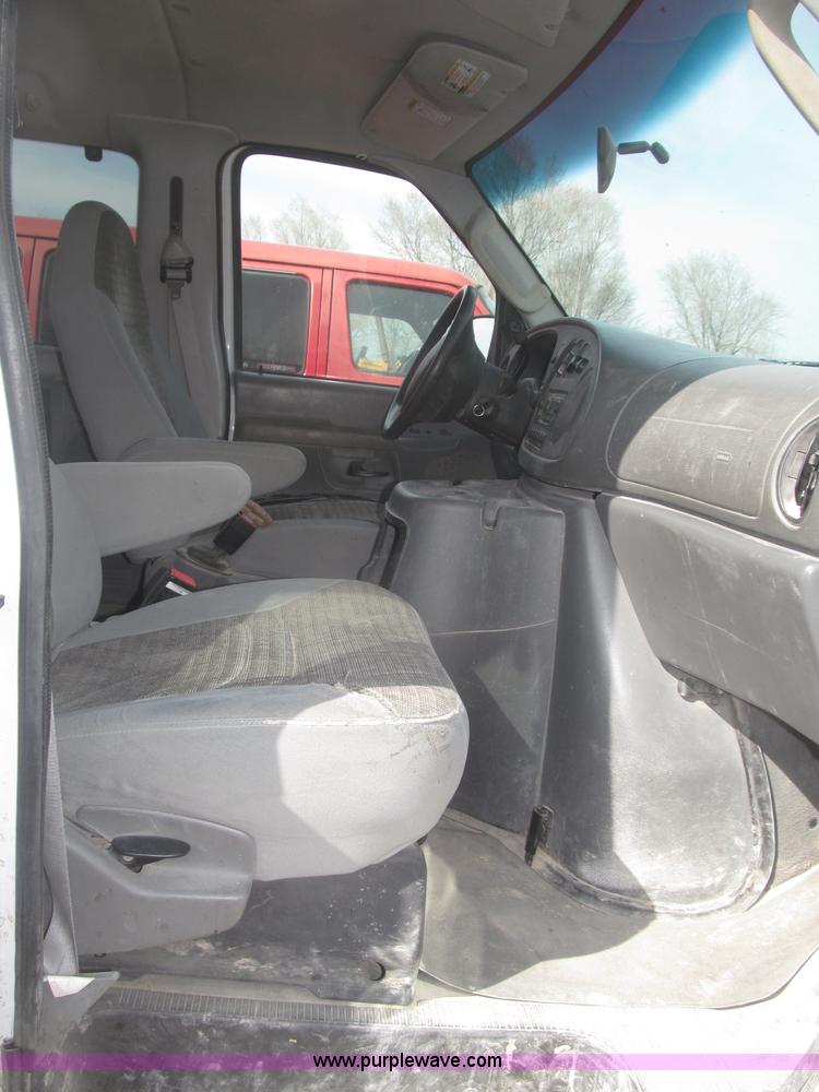 image for item B5456 2004 Ford E350 XLT van
