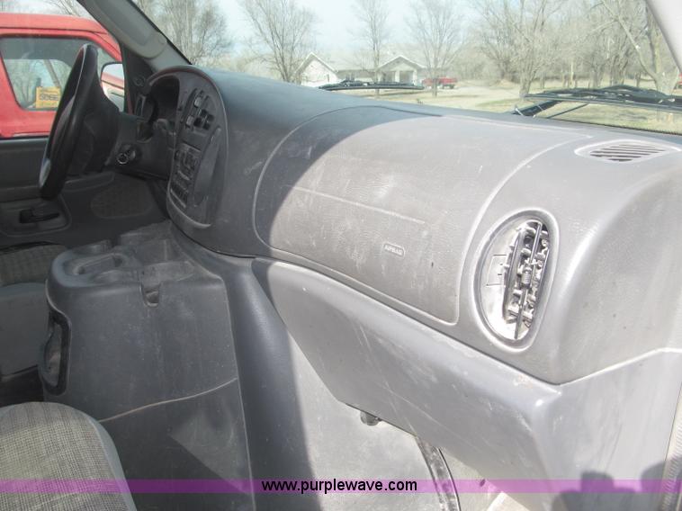 image for item B5456 2004 Ford E350 XLT van