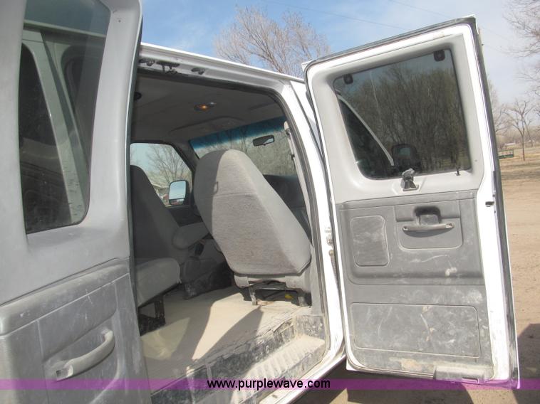 image for item B5456 2004 Ford E350 XLT van