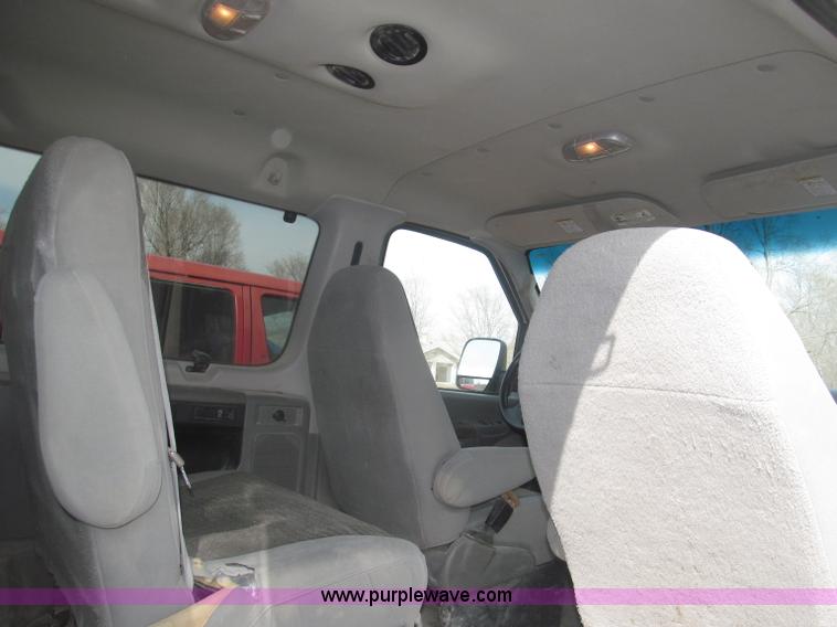 image for item B5456 2004 Ford E350 XLT van