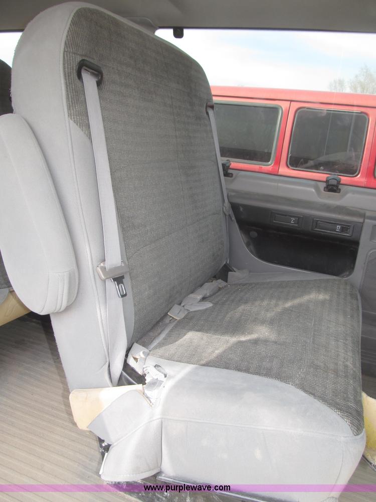 image for item B5456 2004 Ford E350 XLT van
