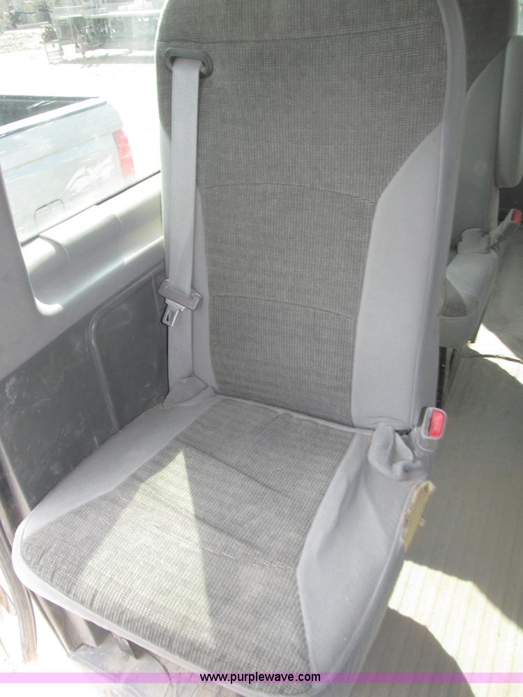 image for item B5456 2004 Ford E350 XLT van