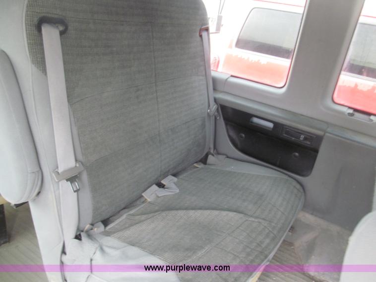 image for item B5456 2004 Ford E350 XLT van