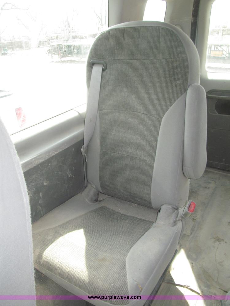 image for item B5456 2004 Ford E350 XLT van