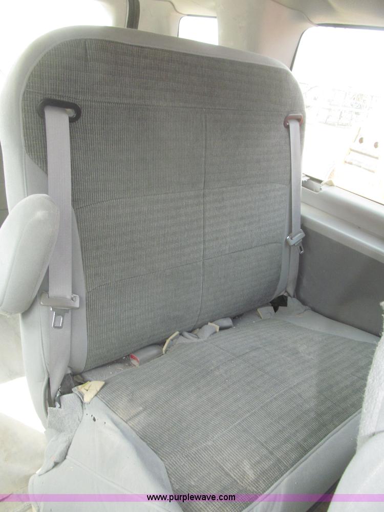 image for item B5456 2004 Ford E350 XLT van