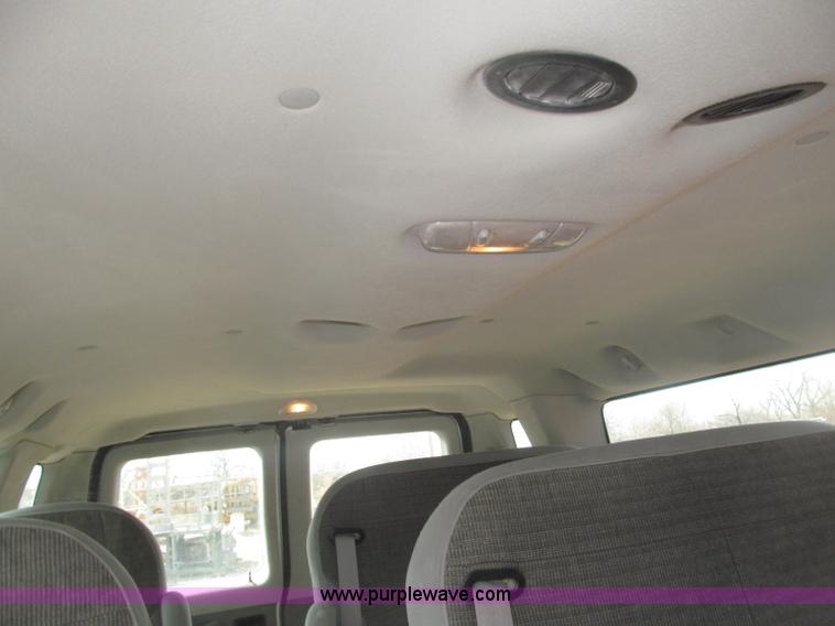 image for item B5456 2004 Ford E350 XLT van
