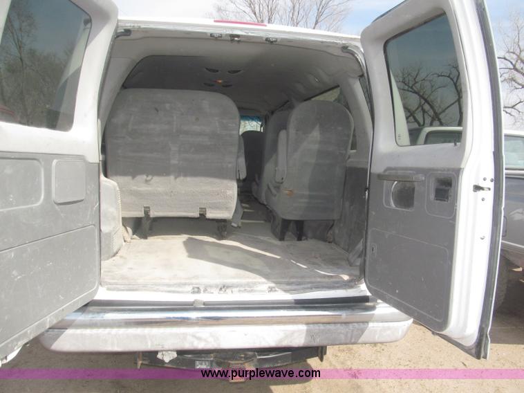 image for item B5456 2004 Ford E350 XLT van