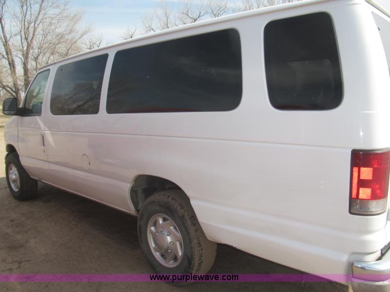 image for item B5456 2004 Ford E350 XLT van