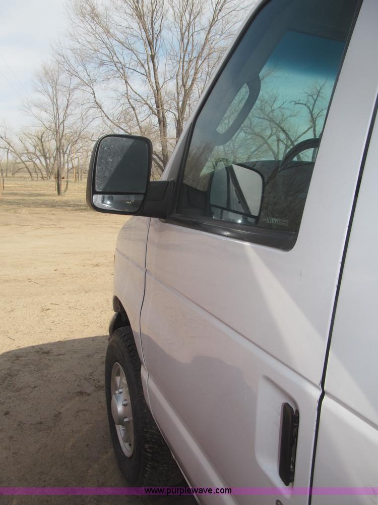 image for item B5456 2004 Ford E350 XLT van