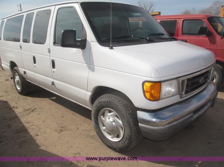 image for item B5456 2004 Ford E350 XLT van
