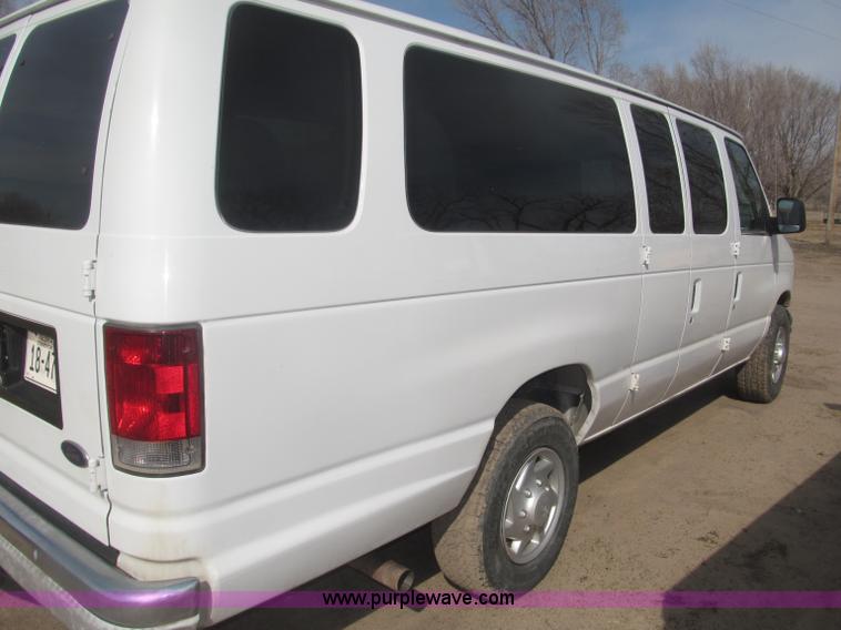 image for item B5456 2004 Ford E350 XLT van