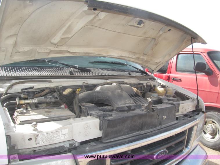 image for item B5456 2004 Ford E350 XLT van