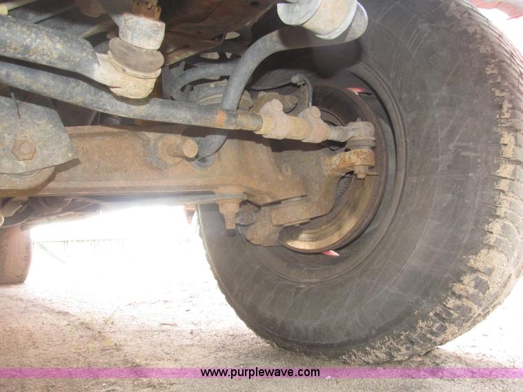 image for item B5456 2004 Ford E350 XLT van