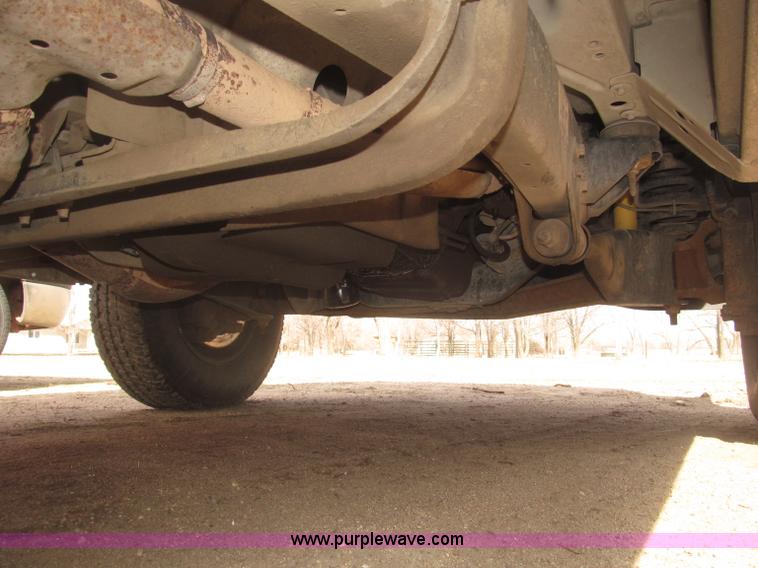 image for item B5456 2004 Ford E350 XLT van