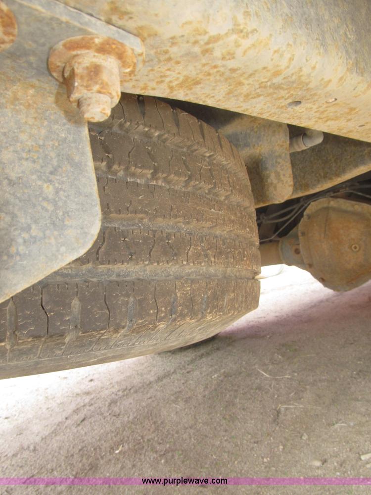 image for item B5456 2004 Ford E350 XLT van