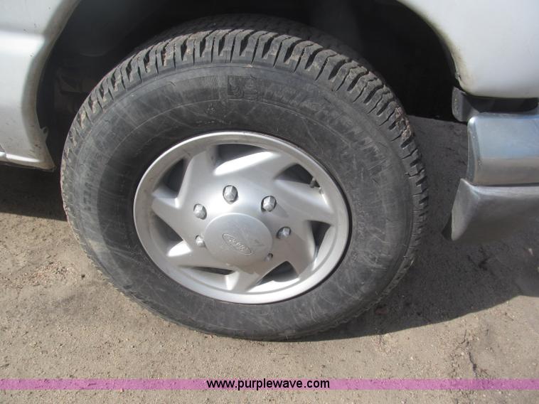 image for item B5456 2004 Ford E350 XLT van