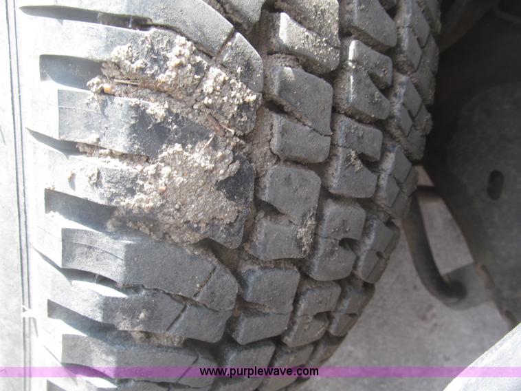 image for item B5456 2004 Ford E350 XLT van