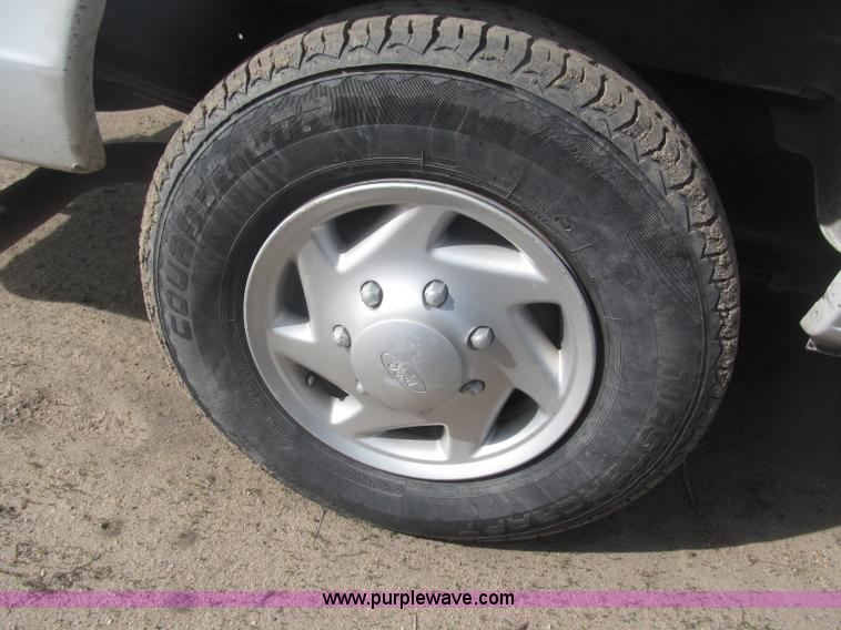 image for item B5456 2004 Ford E350 XLT van