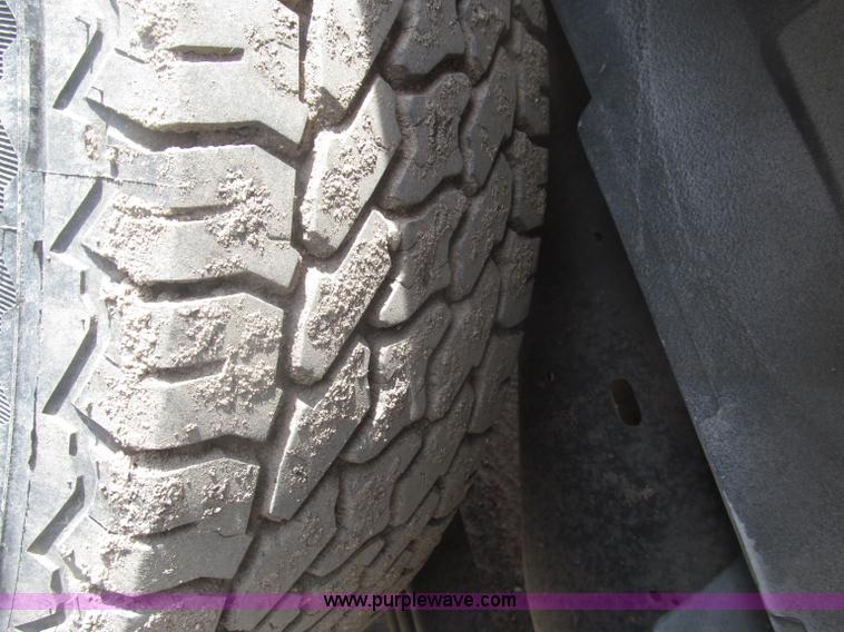 image for item B5456 2004 Ford E350 XLT van