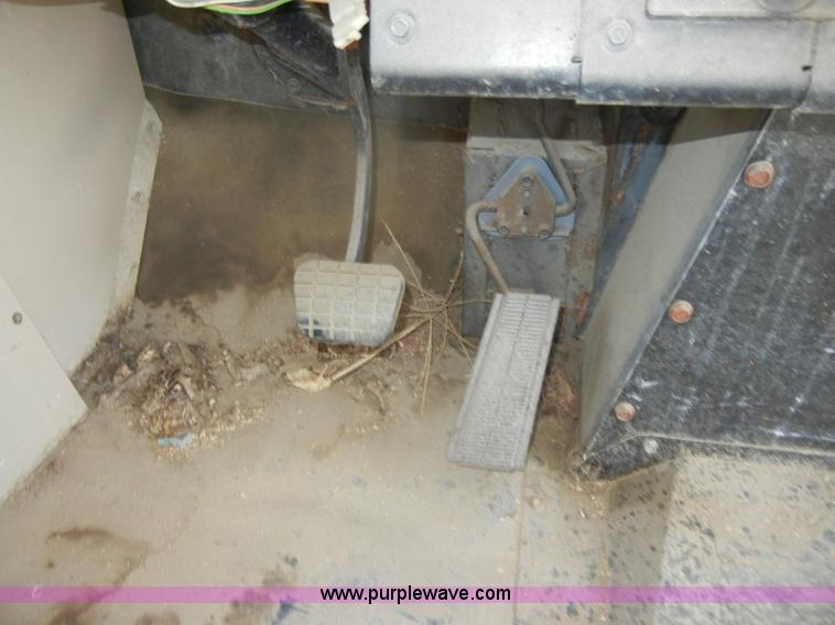 image for item D4373 1994 Chevrolet BlueBird school bus