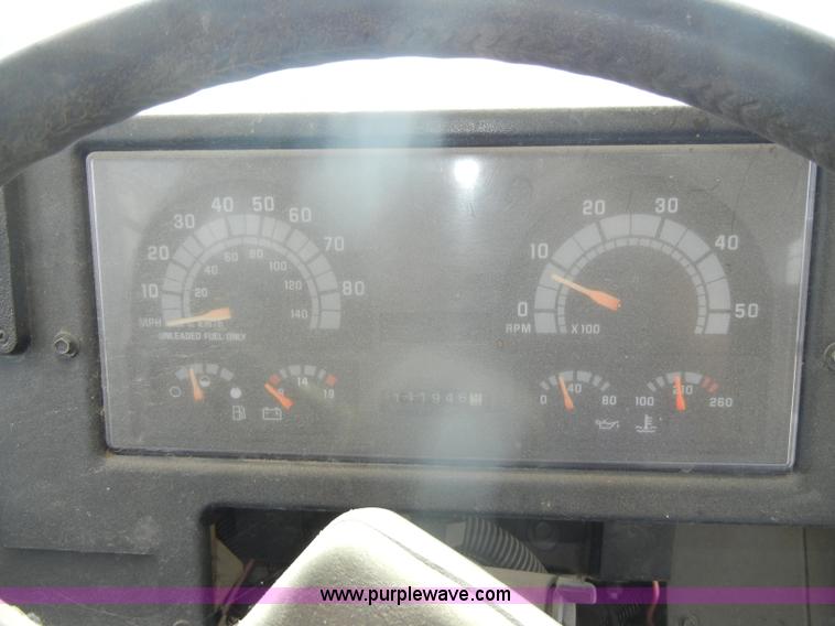 image for item D4373 1994 Chevrolet BlueBird school bus