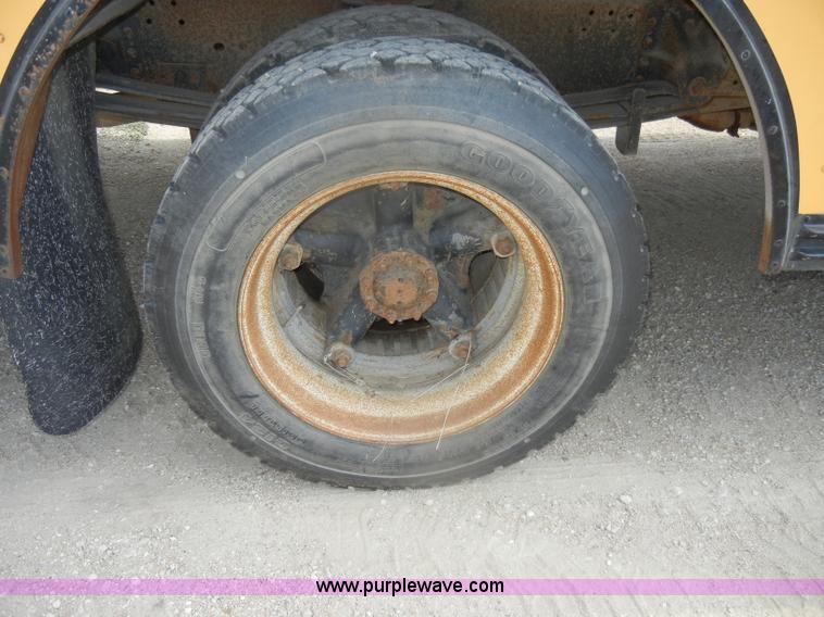 image for item D4373 1994 Chevrolet BlueBird school bus