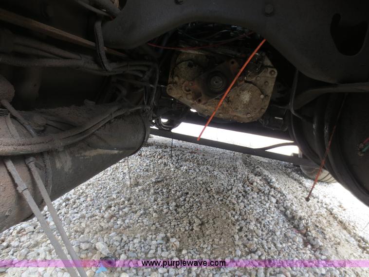 image for item D5812 1996 Volvo WIA semi truck