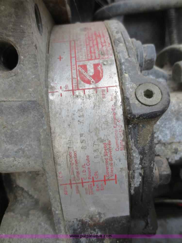 image for item D5812 1996 Volvo WIA semi truck