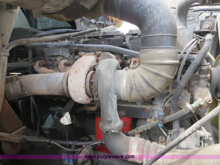 image for item D5812 1996 Volvo WIA semi truck