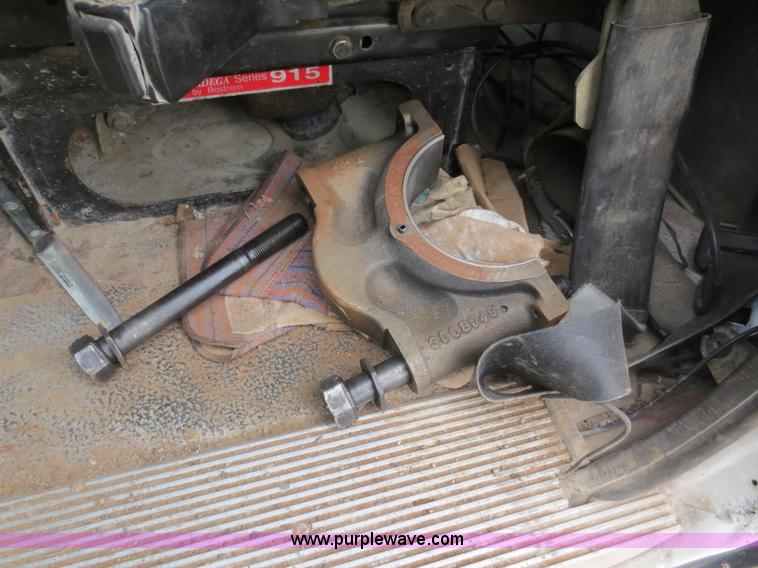 image for item D5812 1996 Volvo WIA semi truck