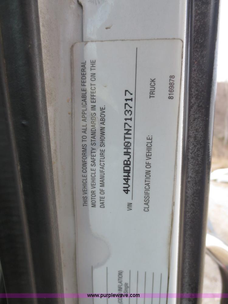 image for item D5812 1996 Volvo WIA semi truck