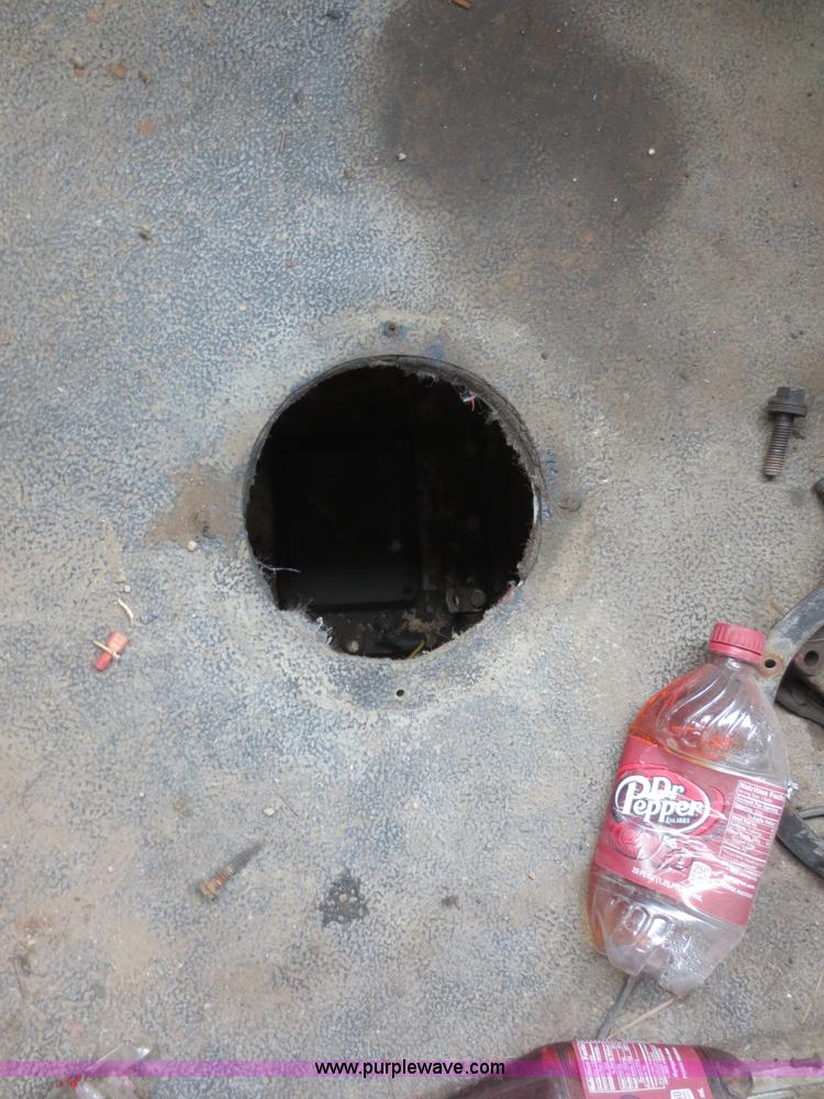 image for item D5812 1996 Volvo WIA semi truck