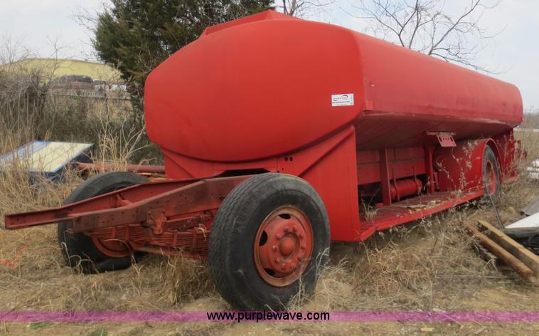 image for item D5813 6,000 gallon water tanker trailer