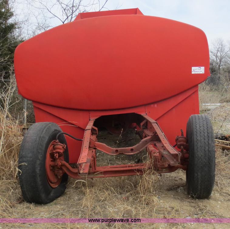 image for item D5813 6,000 gallon water tanker trailer