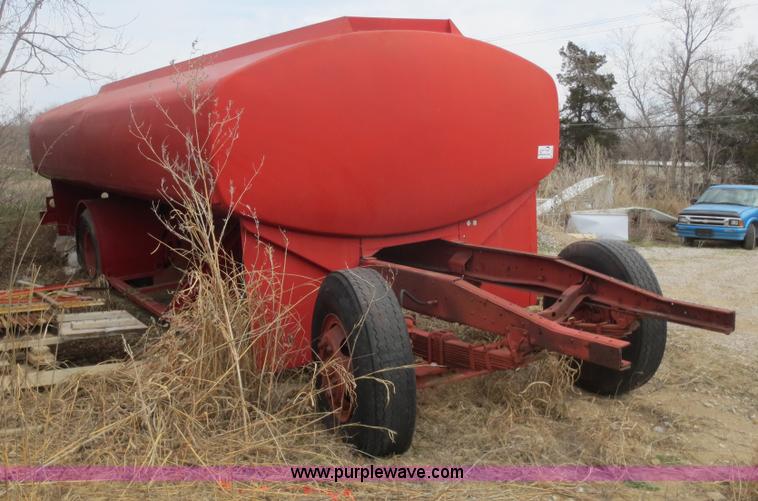 image for item D5813 6,000 gallon water tanker trailer
