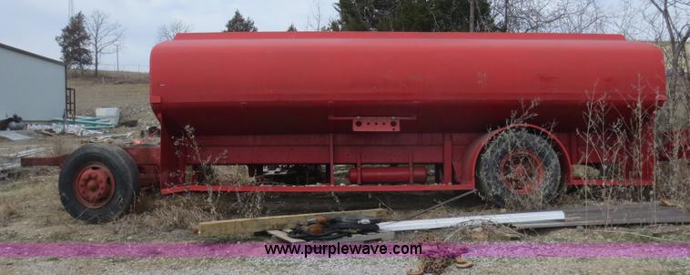 image for item D5813 6,000 gallon water tanker trailer