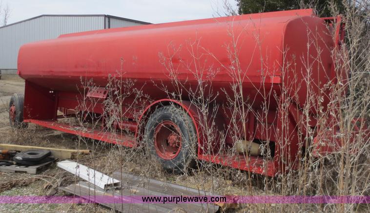 image for item D5813 6,000 gallon water tanker trailer