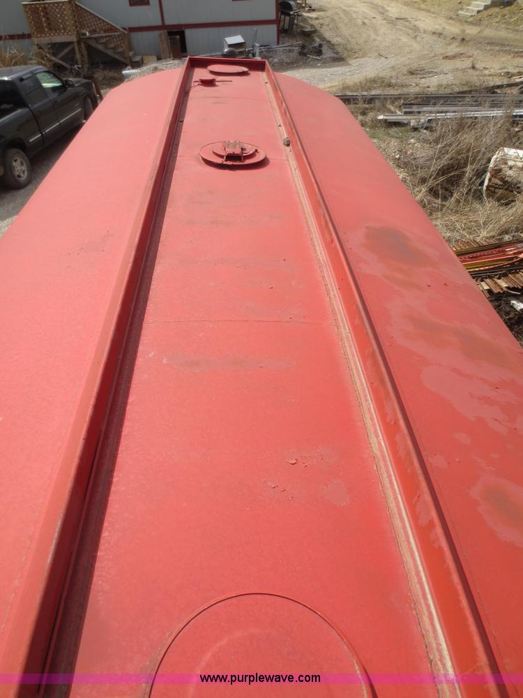 image for item D5813 6,000 gallon water tanker trailer