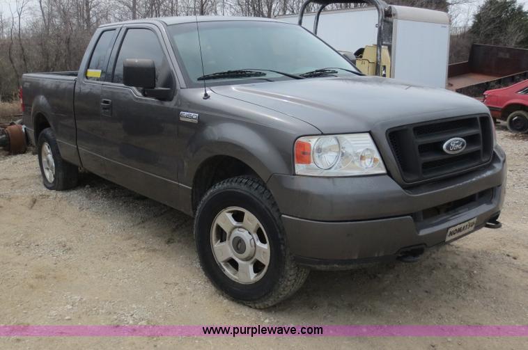 image for item D5814 2004 Ford F150 XLT SuperCab pickup truck