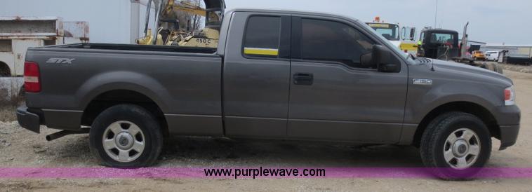 image for item D5814 2004 Ford F150 XLT SuperCab pickup truck