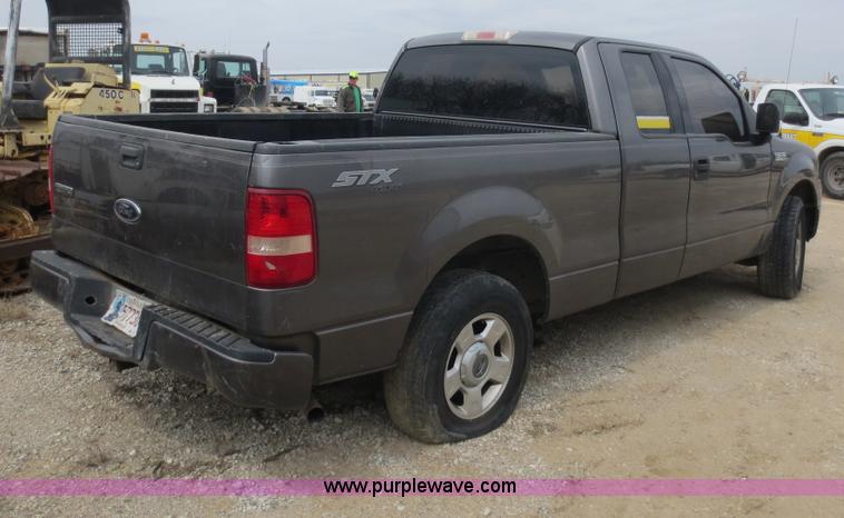image for item D5814 2004 Ford F150 XLT SuperCab pickup truck